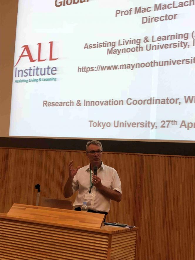 Mac MacLachlan presenting a paper at Tokyo University