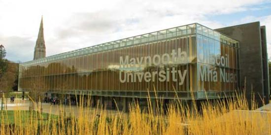 Communications & Marketing - Library sign Maynooth University bilingual - Maynooth University